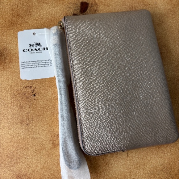 Coach Platinum Wristlet - Picture 6 of 9